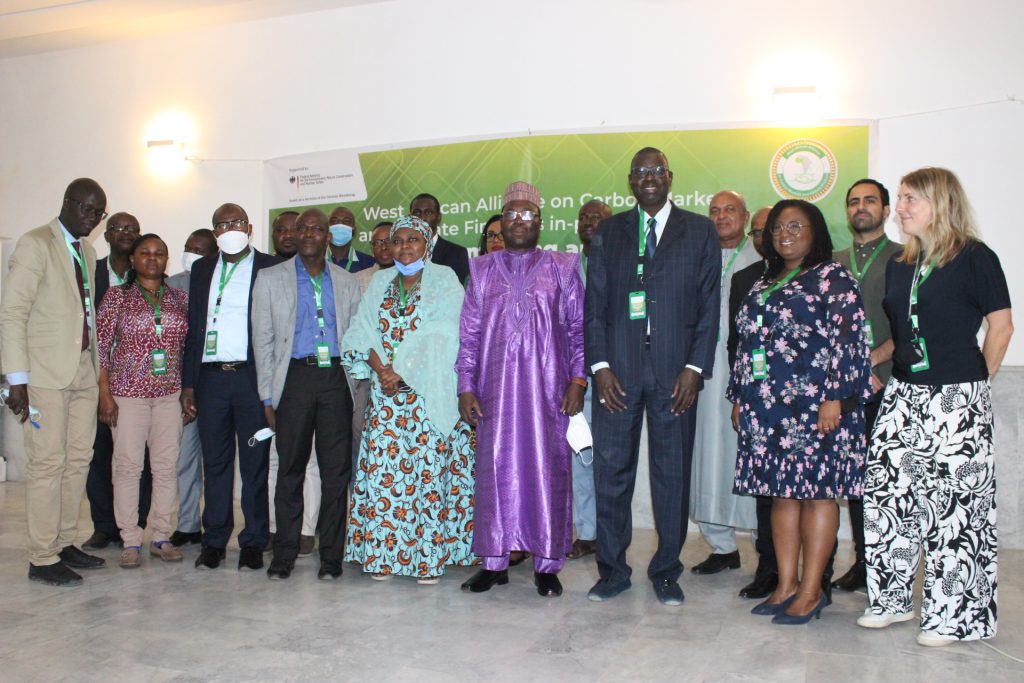 Les états membres de l'alliance ouest africaine sur le marché carbone et la finance échangent à Lomé
