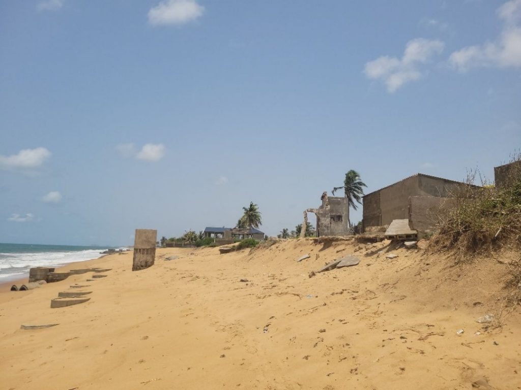 Rapport de l'EIES DES TRAVAUX DE PROTECTION COTIERE DU SEGMENT GBODJOME-AGBODRAFO-GOUMOUKOPE ET DE COMBLEMENT DES BRAS LAGUNAIRES A ANEHO